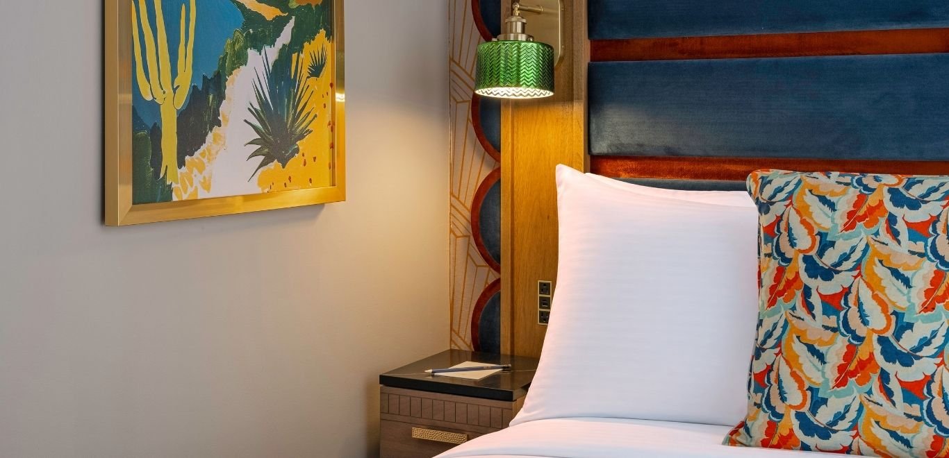 El Conquistador King Bed